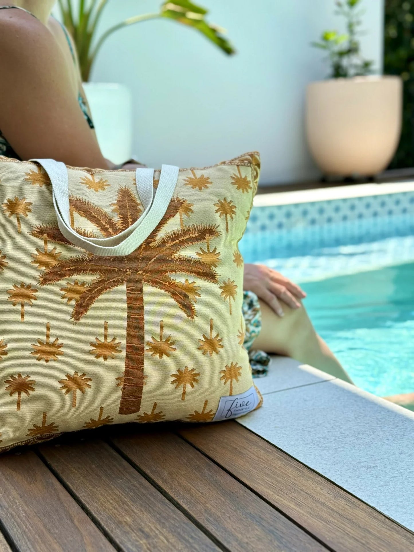 ENDLESS SUNMER TOTE
